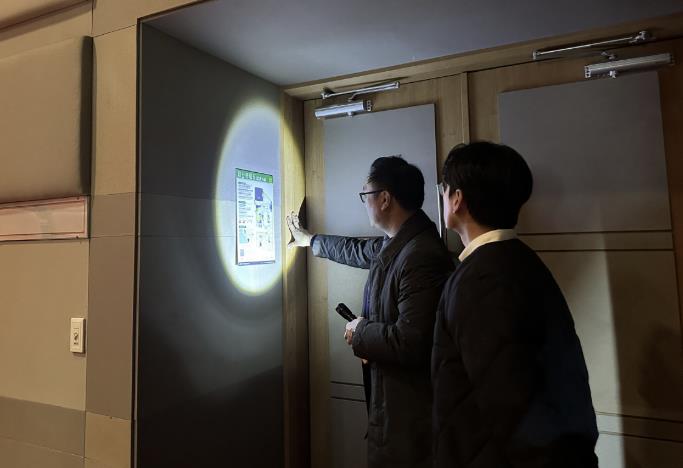 용산구는 설 명절 기간동안 공연 등 문화 관람 수요가 늘 것으로 예상됨에 따라 1월 27일부터 2월 4일까지 다중이용시설을 대상으로 특별 안전점검을 실시하고 있다.