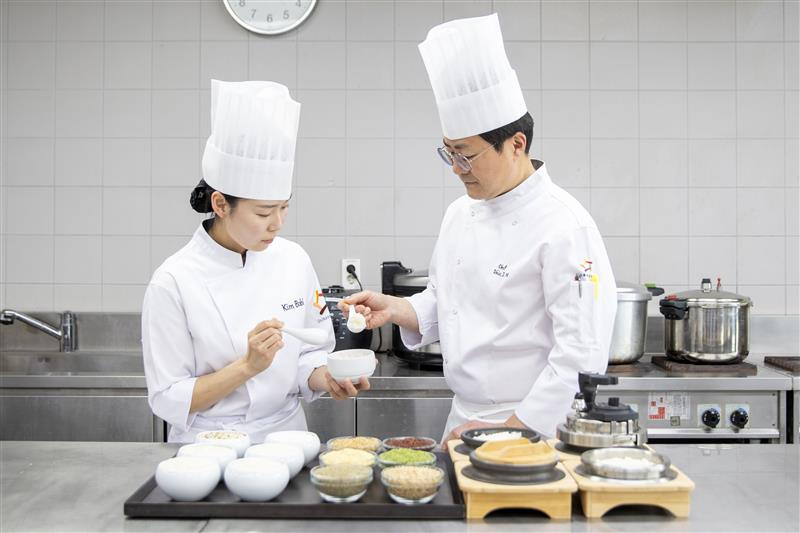 아워홈, 셰프 10인 '밥 소믈리에' 자격 획득