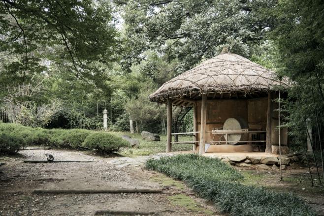 온양민속박물관 야외 마당 전경