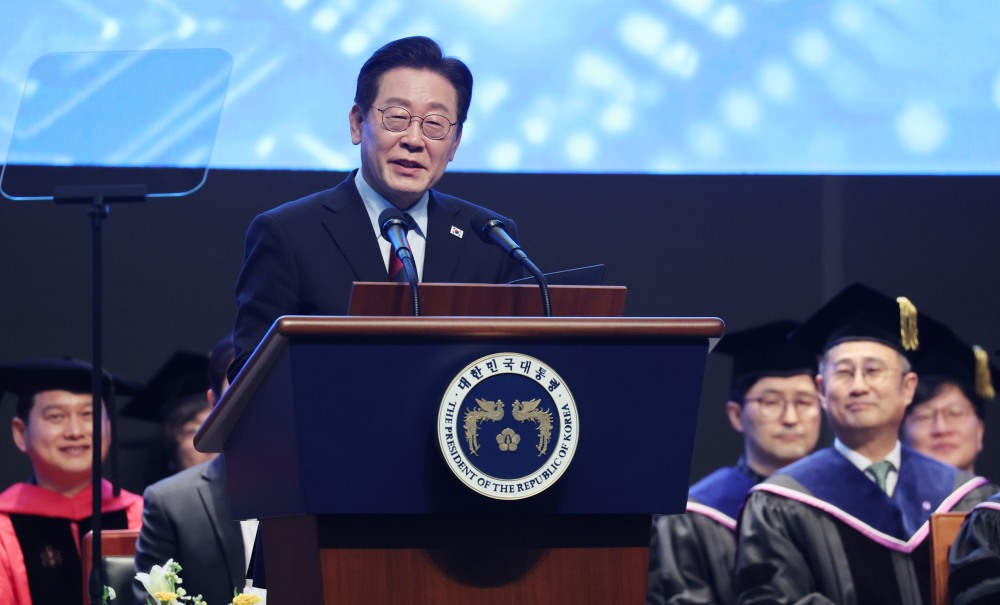 이재명 대통령이 20일 대전 유성구 한국과학기술원(KAIST)에서 열린 학위수여식에서 축사하고 있다. 사진=연합뉴스