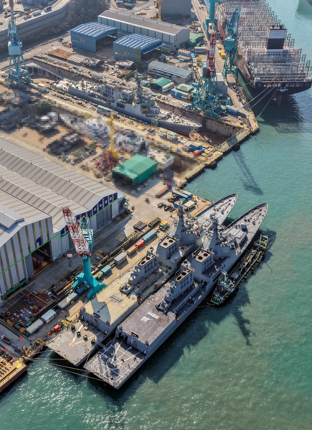 HD현대중공업 울산 조선소에 집결한 최신예 이지스 구축함 1~3번함 정조대왕함·다산정약용함·대호김종서함의 모습.(사진=HD현대중공업)