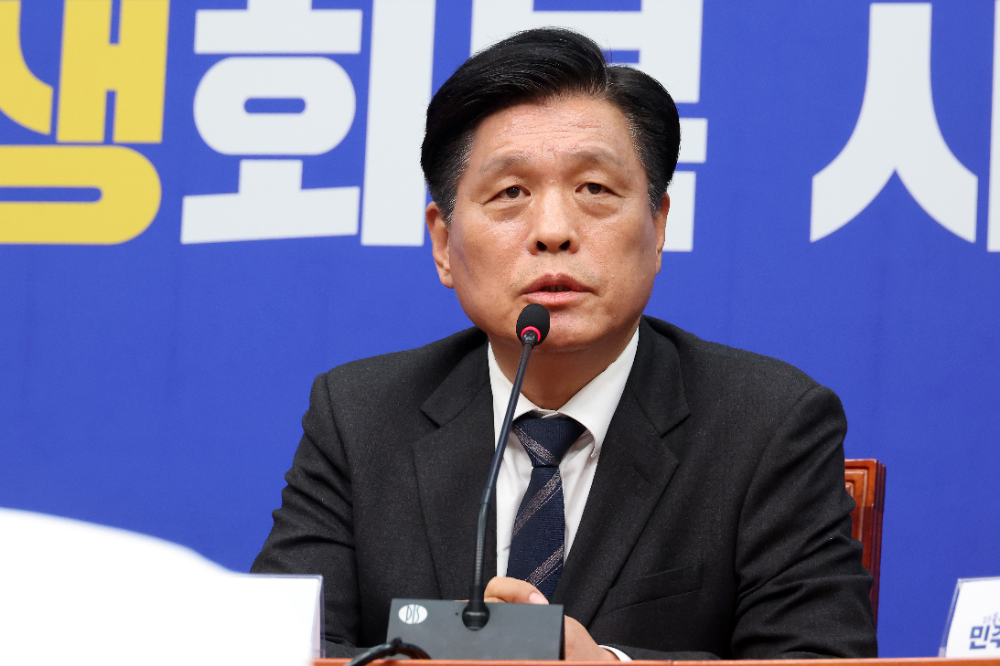 현안 관련 기자간담회 갖는 조승래 사무총장.(사진=연합뉴스)