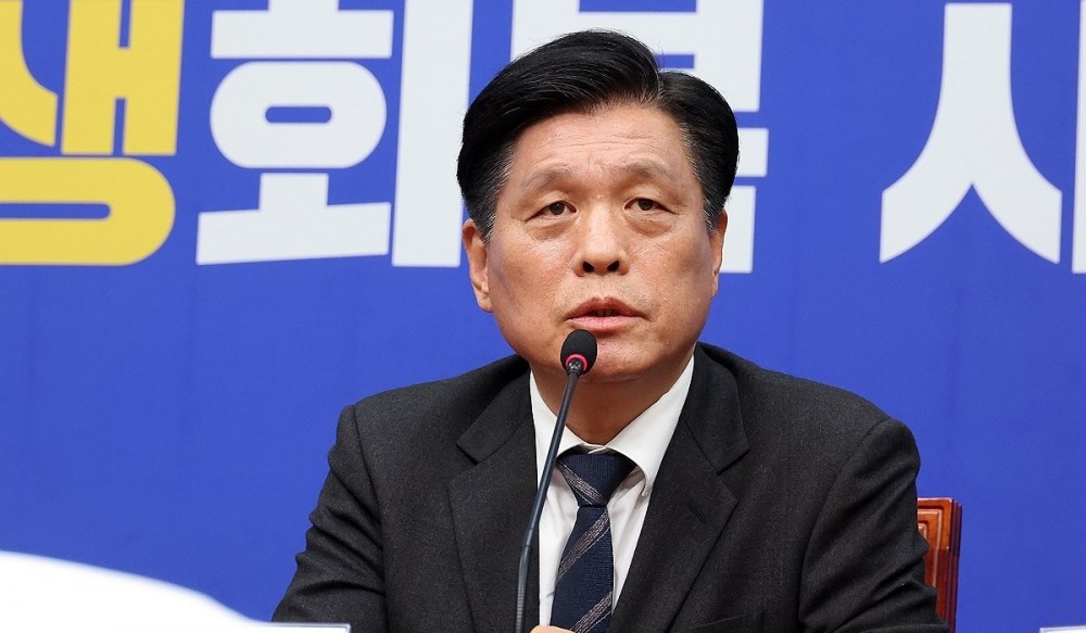 현안 관련 기자간담회 갖는 조승래 사무총장(사진=연합뉴스)