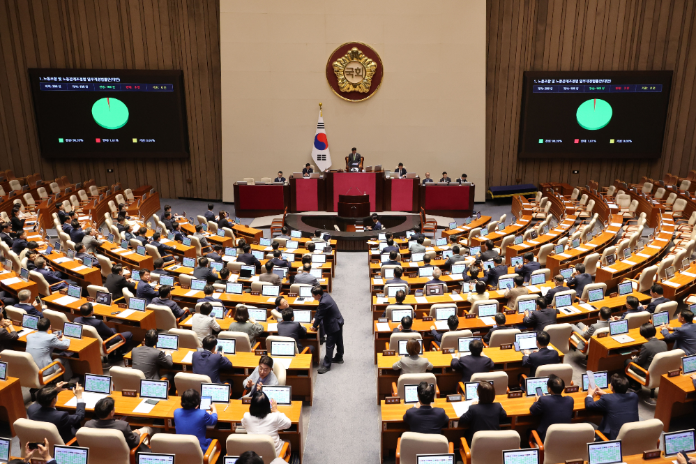 지난해 8월 24일 국회 본회의에서 '노동조합 및 노동관계조정법 일부개정법률안(노란봉투법)'이 통과되고 있다. 사진=연합뉴스