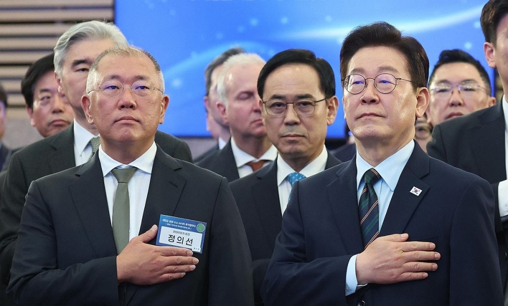 새만금 로봇·수소·AI 시티 투자협약식 참석한 이재명 대통령과 현대차 정의선 회장(사진=연합뉴스)