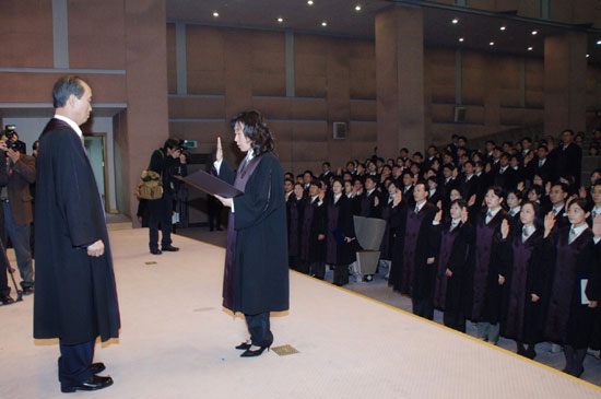 ▲신임법관들에대한임명장수여식이20일대법원청사에서거행됐다.(사진제공=대법원사진실)