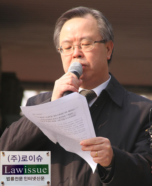 ▲민변민주주의수호를위한비상특별위원회부위원장을맡고있는이석범변호사