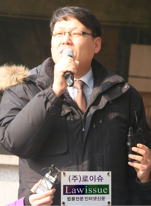▲민변'민주주의수호를위한비상특별위원회'에서활동하는이광철변호사