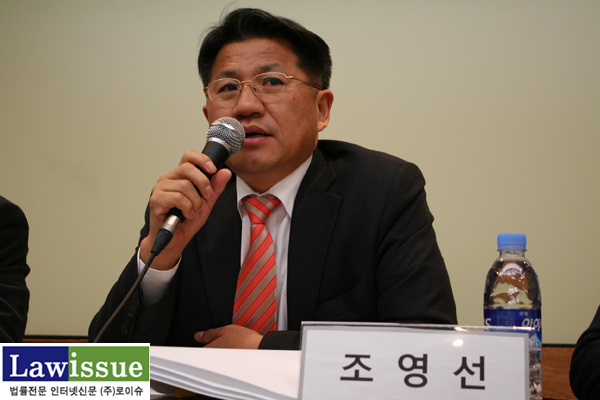 ▲25일보도대회에서발언하는조영선변호사