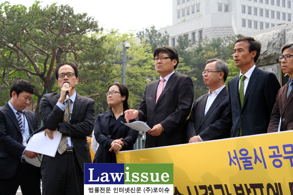 ▲기자회견을진행하는민변사무차장박주민변호사