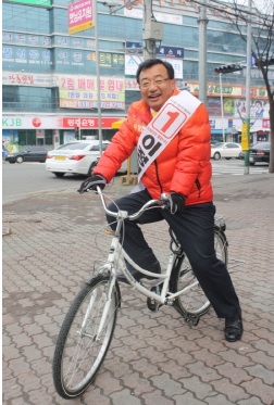 ▲이정현전홍보수석이19대총선서광주서구을에출마했을때의모습(사진=블로그)