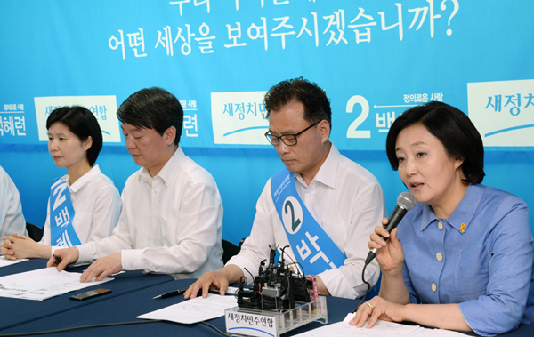 ▲좌측부터백혜련후보,안철수공동대표,박광온후보,박영선원내대표(사진=새정치민주연합)