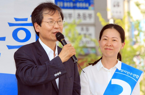 ▲권은희후보지원유세에나서준국회의원4선과법무부장관을역임한천정배변호사(사진=권은희후보페이스북)