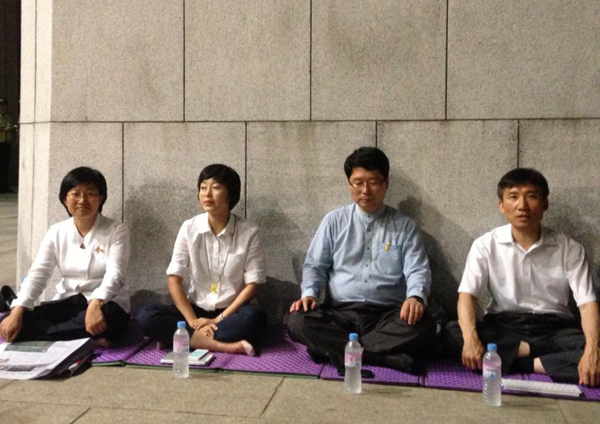 ▲국회본청앞에서농성에들어간김미희,김재연,오병윤,이상규의원(사진=이상규의원페이스북)