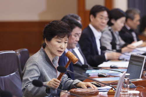 ▲30일국무회의를주재하는박근혜대통령(사진=청와대블로그)