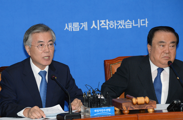 ▲문재인비대위원(좌)과문희상비상대책위원장(사진=새정치민주연합)