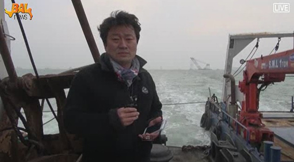 ▲고발뉴스기자로팽목항현지를취재하던이상호기자/사진은고발뉴스화면