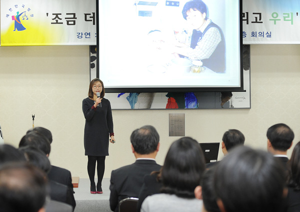 ▲대법원에서강연하는이지선씨(사진제공=대법원)