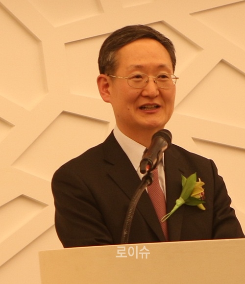 ▲울산지검봉욱검사장이지난19일서울서초구서울팔래스호텔에서열린한국여성변호사회제25차정기총회에참석해‘내가겪은아동학대사건들’이라는주제로강연을하고있다.(사진제공=울산지검)