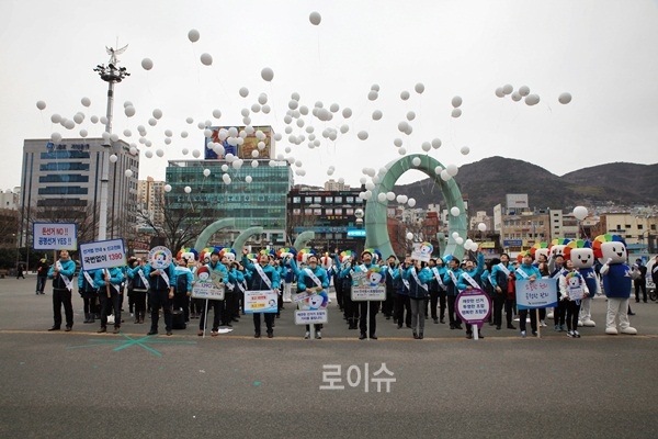 ▲공명선거를기원하는‘풍선날리기’