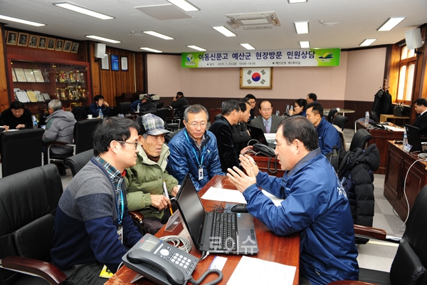 ▲고충민원을상담하는국민권익위원회조사관