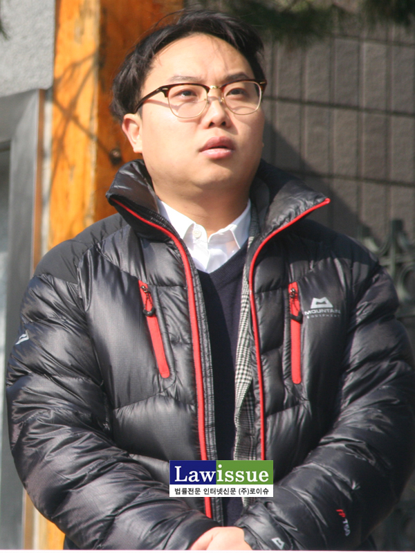 ▲26일기자회견에참여한류하경변호사