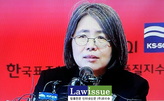 ▲10일기자회견하는김영란전국민권익위원장