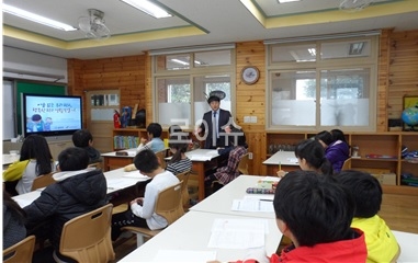 ▲2014년제주금악초등학교강연모습(사진=법무부)