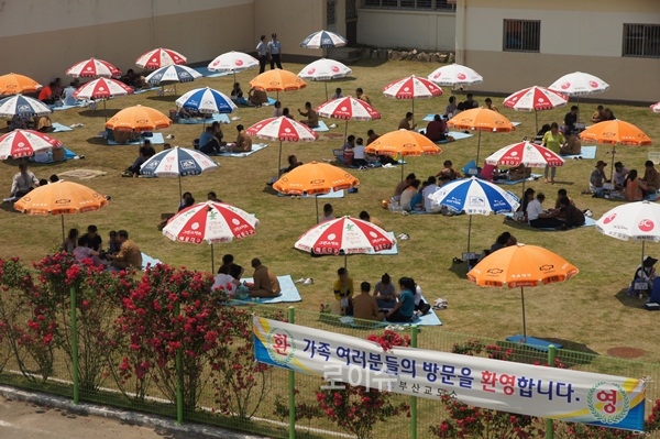 ▲가족만남의날행사를갖고있다.(사진제공=부산교도소)