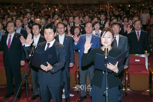 ▲우리의다짐선서를하고있다.
