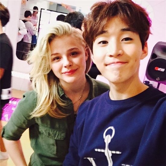 아는형님 헨리, 클로이 모레츠와 다정샷 '묘하게 잘 어울리네'