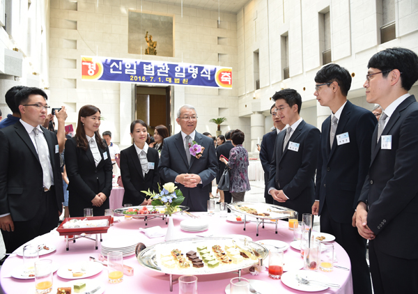 ▲1일대법원에서열린법학전문대학원출신경력법관임명식후다과(사진제공=대법원)