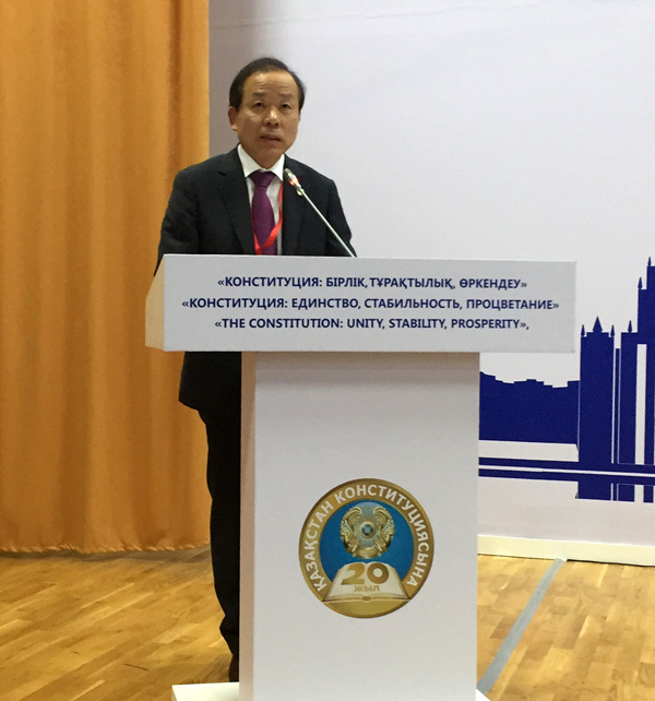 ▲국제회의에참석한김이수헌법재판관(사진=헌법재판소)