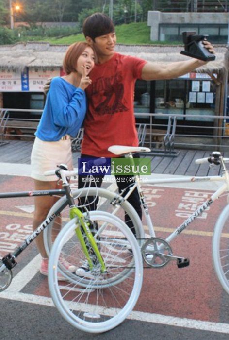 터널 최진혁, 달달 자전거 데이트 눈길 사로잡아… 사진 속 美女는 누구지?