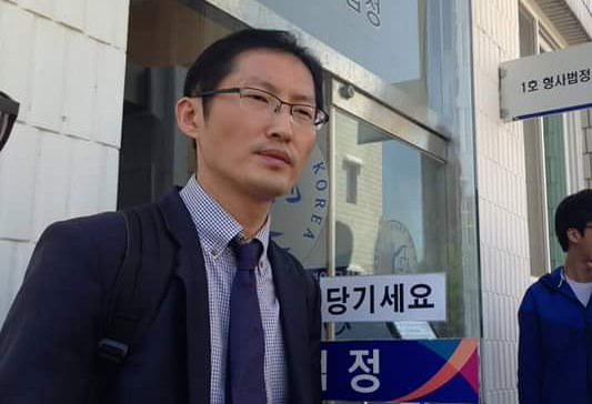 ▲재심사건전문변호사로불릴정도로공익사건을전담하는박준영변호사(경기중앙지방변호사회).이에대한변호사협회로부터지난2월공익대상을수상했다.사진은박준영변호사페이스북