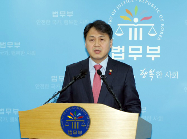 ▲김주현법무부차관이3일오전정부과천청사에서사법시험존치와관련된법무부입장에대해브리핑하고있다.(사진=법무부)