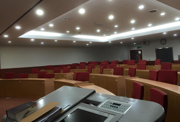 ▲송기춘전북대법학전문대학원교수가9일페이스북에올린텅빈강의실