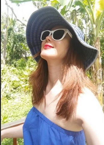 김지수 나 혼자 산다, 아찔 쇄골라인 드러낸 채 "광합성 제대로 하자?"