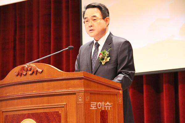 ▲황철규부산지검장이취임사를통해공정과정의실현을강조하고있다.