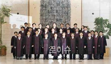 ▲행사를마치고단체기념촬영.(사진제공=부산고등법원)