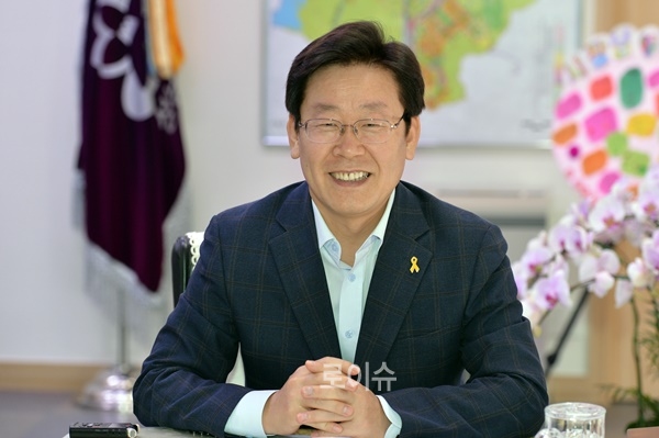▲이재명성남시장이신년사를통해2016년시정방향을밝히고있다.(사진제공=성남시)