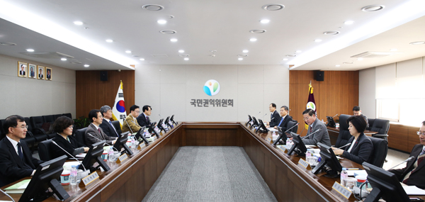 ▲국민권익위원회전원위원회회의모습(사진=권익위)