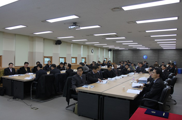 ▲전국56개보호관찰소관찰과장이29일오전서울보호관찰소(서울준법지원센터)에서보호관찰대상자재범방지전략회의를하고있다(사진=법무부)