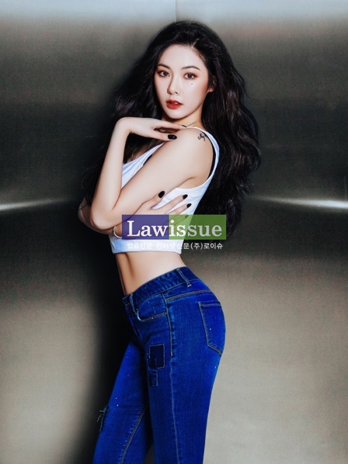 트리플H 현아, 흰티에 청바지만 입어도 숨길 수 없는 완벽 S라인 뽐내 '이 정도 일 줄'