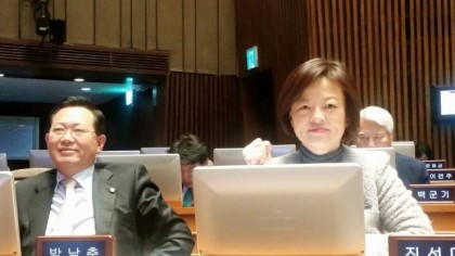 국회본회의장에있는진선미의원