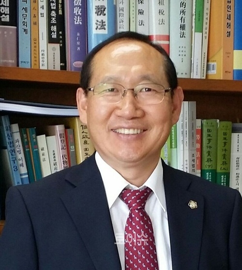 가정법원유치의필요성을강조하는경남지방변호사회황석보회장.