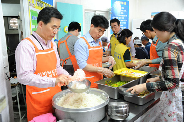일봉사활동하는황상철법제처장등법제처직원들