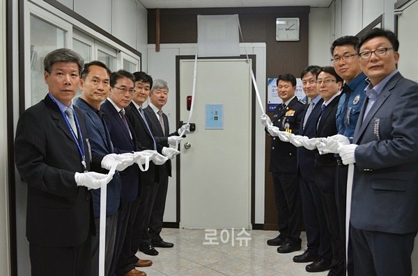 해운대경찰서본관1층에서수사민원상담센터현판식을갖고있다.(사진제공=부산경찰청)
