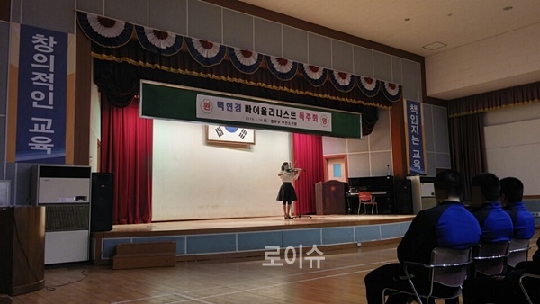 방문기념단체기념촬영.(사진제공=창원지법)