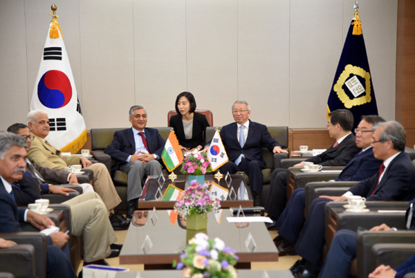 양승태 대법원장, 타쿠르 인도 대법원장 접견